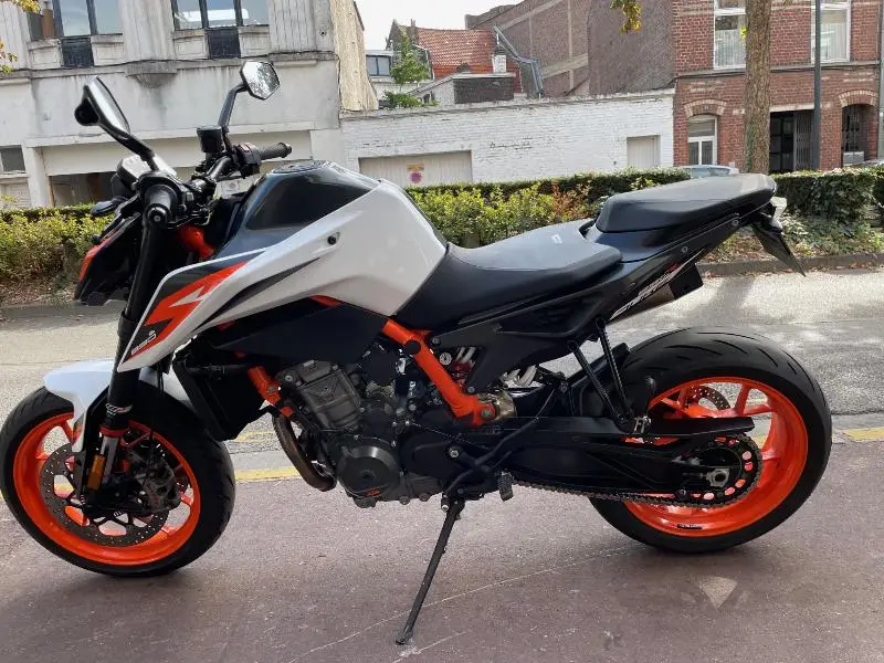 890 DUKE R