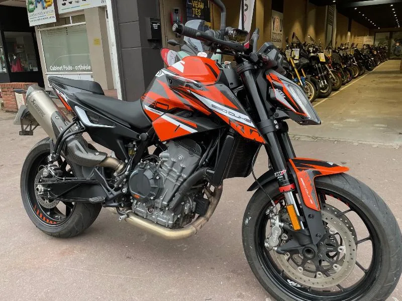 890 DUKE