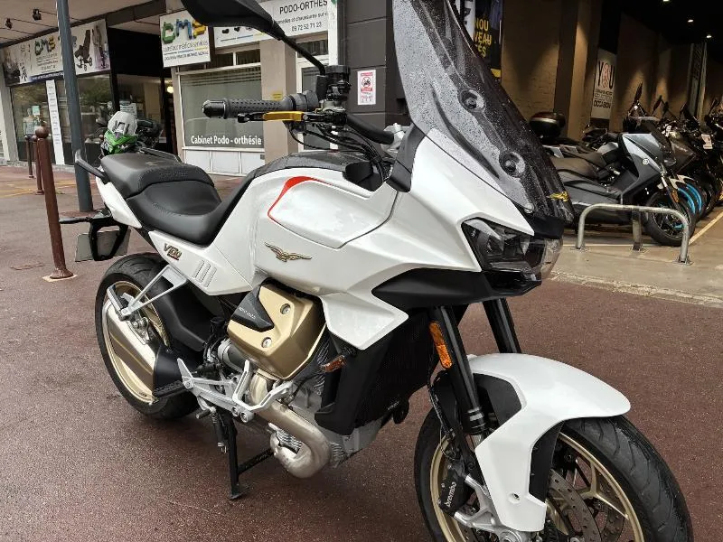 V100  MANDELLO