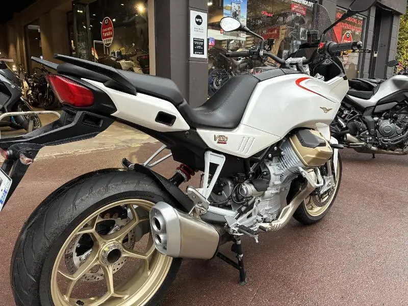 V100  MANDELLO