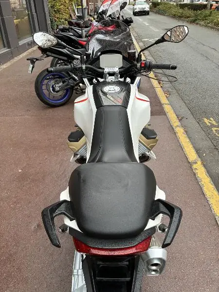 V100  MANDELLO