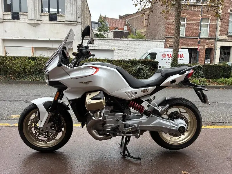 V100  MANDELLO