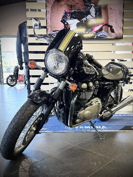 THRUXTON 900
