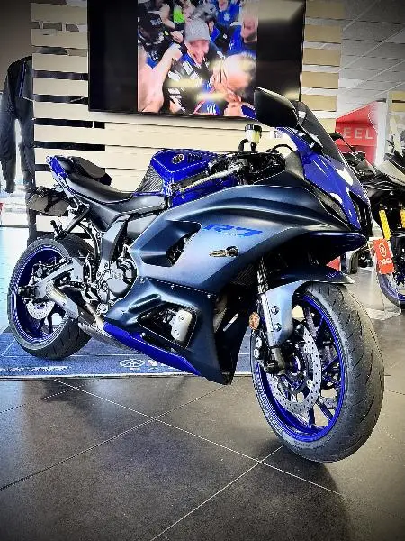 YZFR7