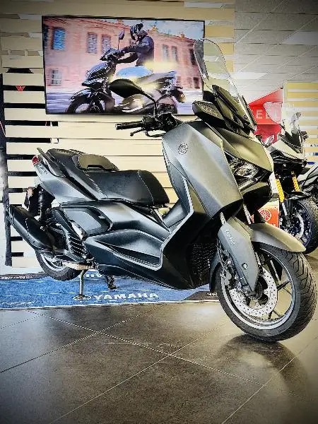 XMAX 125