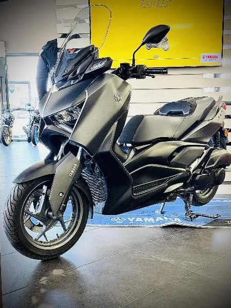 XMAX 125