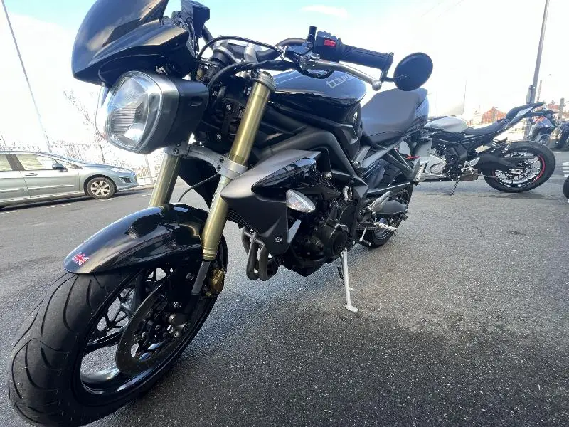 STREET TRIPLE 675