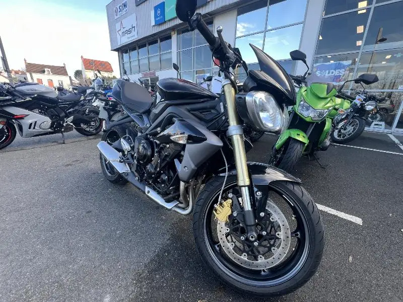 STREET TRIPLE 675