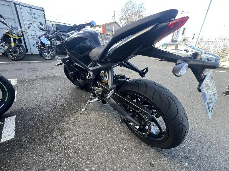 STREET TRIPLE 675