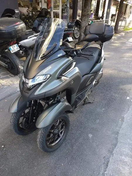 TRICITY 300