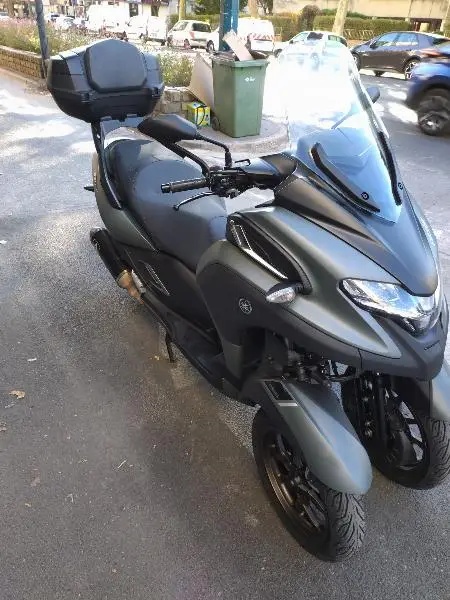 TRICITY 300