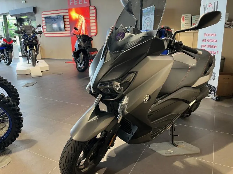 XMAX 125