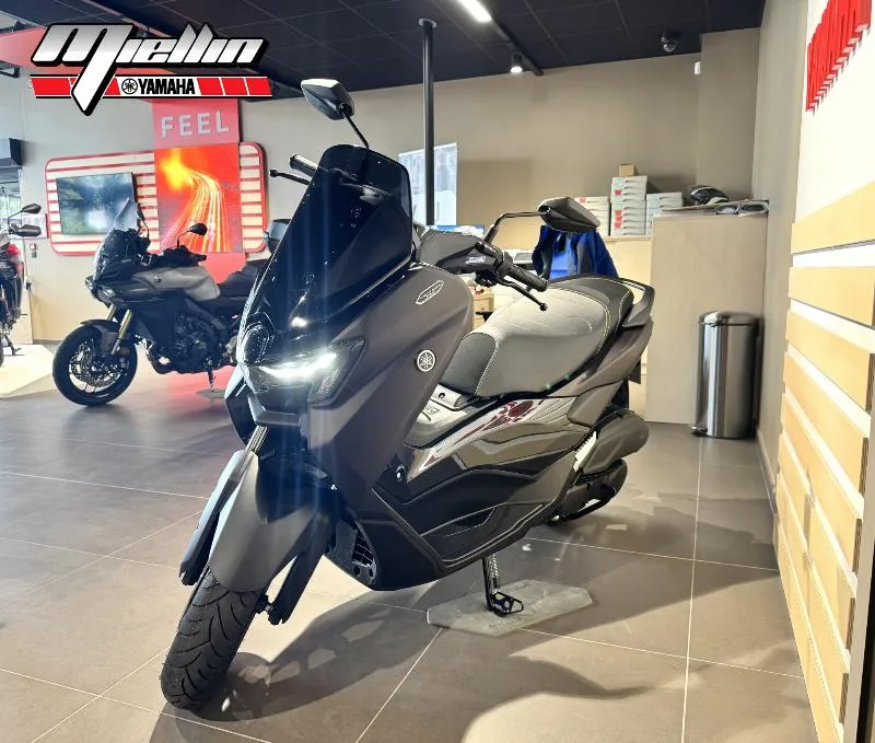 NMAX 125 TECH MAX