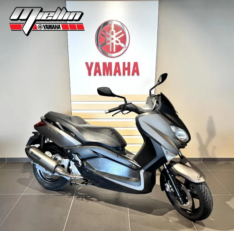 XMAX 125