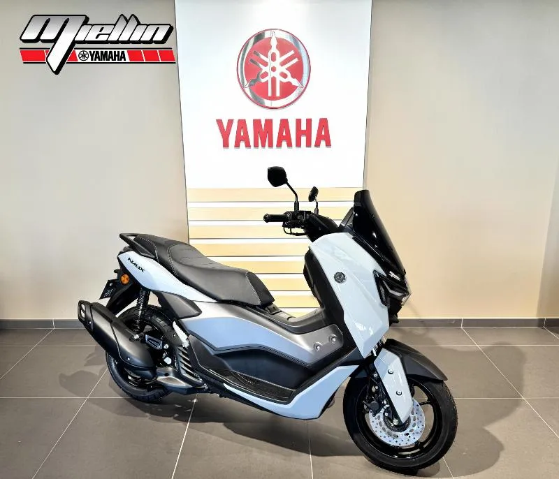 NMAX 125 TECH MAX