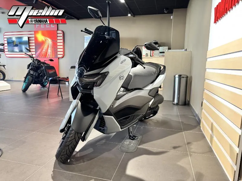 NMAX 125 TECH MAX