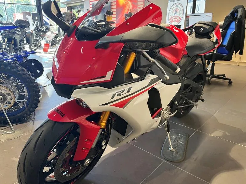 YZF 1000 R1