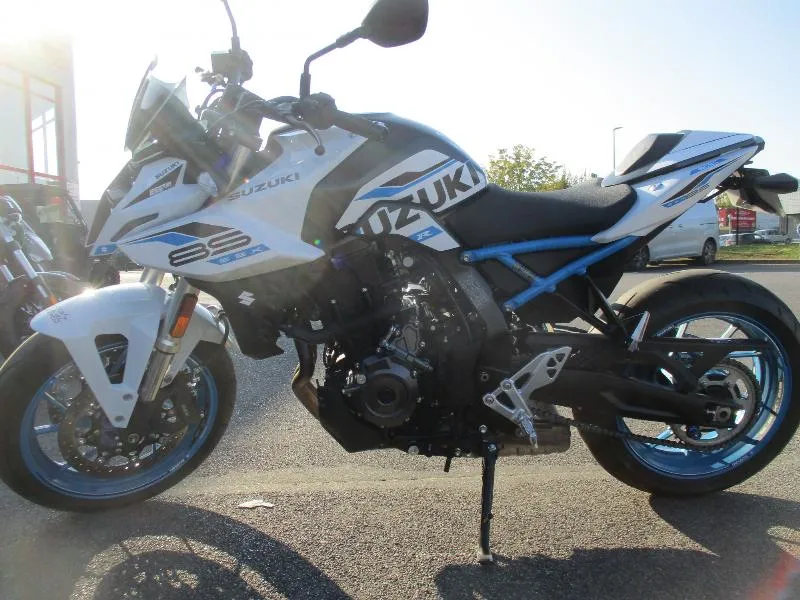 GSX8S