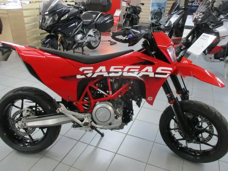 ES 700