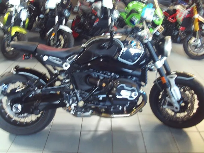 R NineT