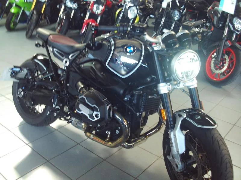 R NineT