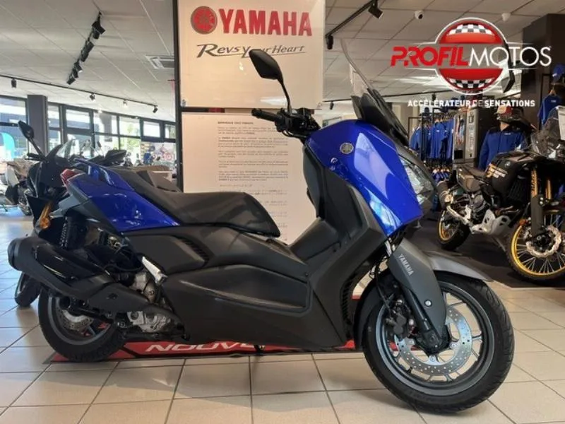 XMAX 300