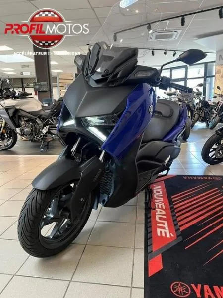 XMAX 300