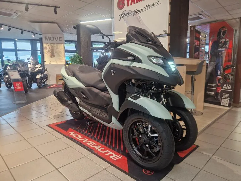 TRICITY 300
