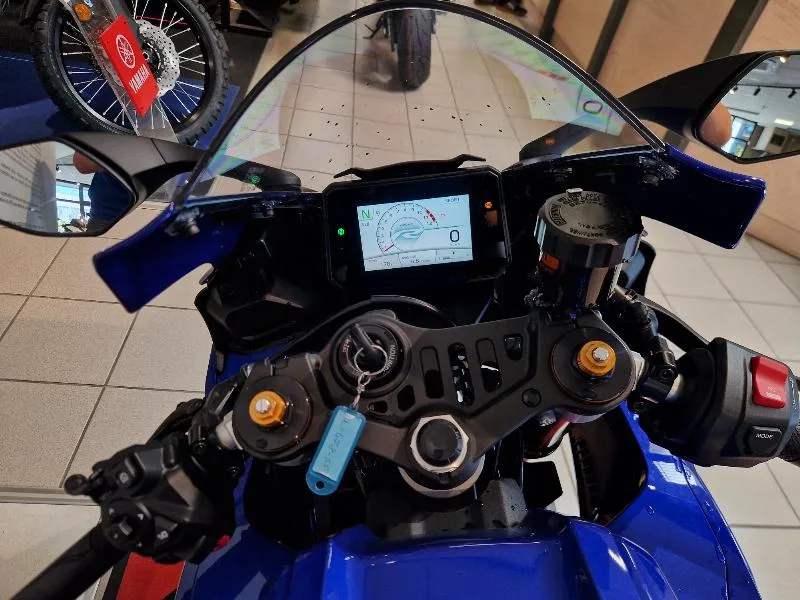 YZFR7