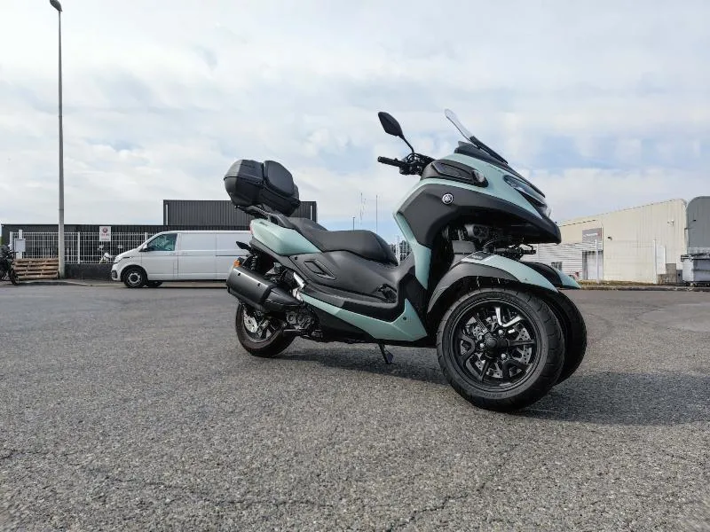 TRICITY 300
