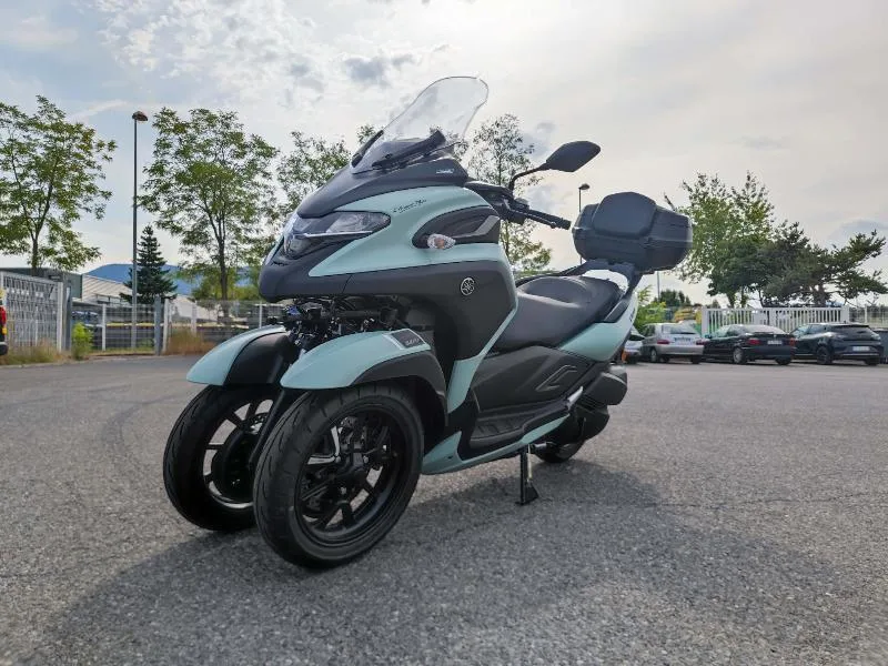 TRICITY 300