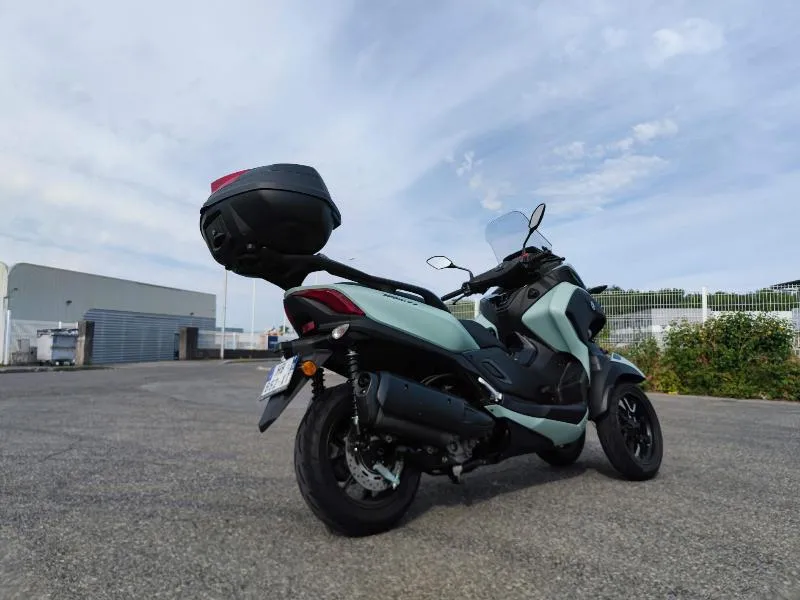 TRICITY 300