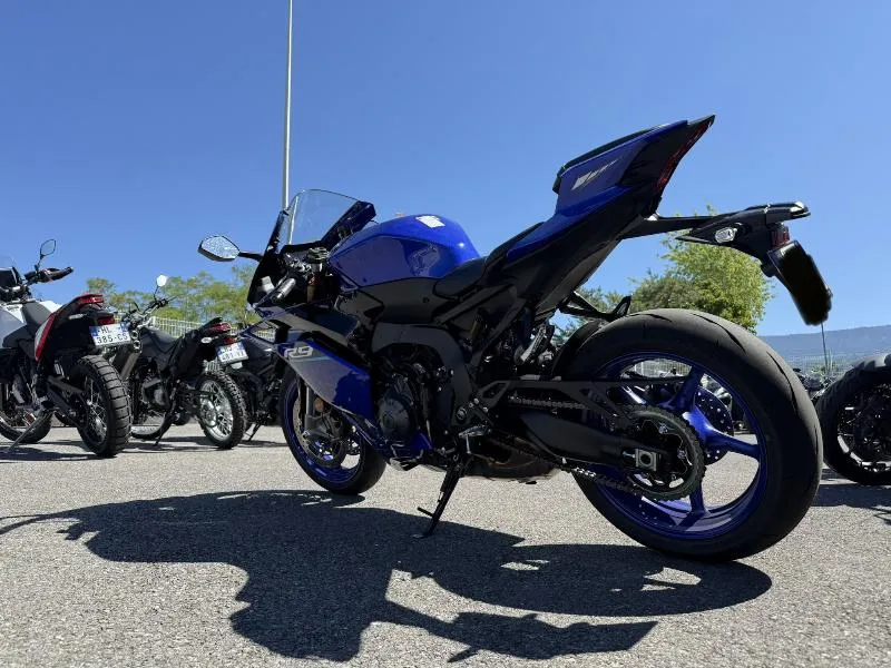YZFR9