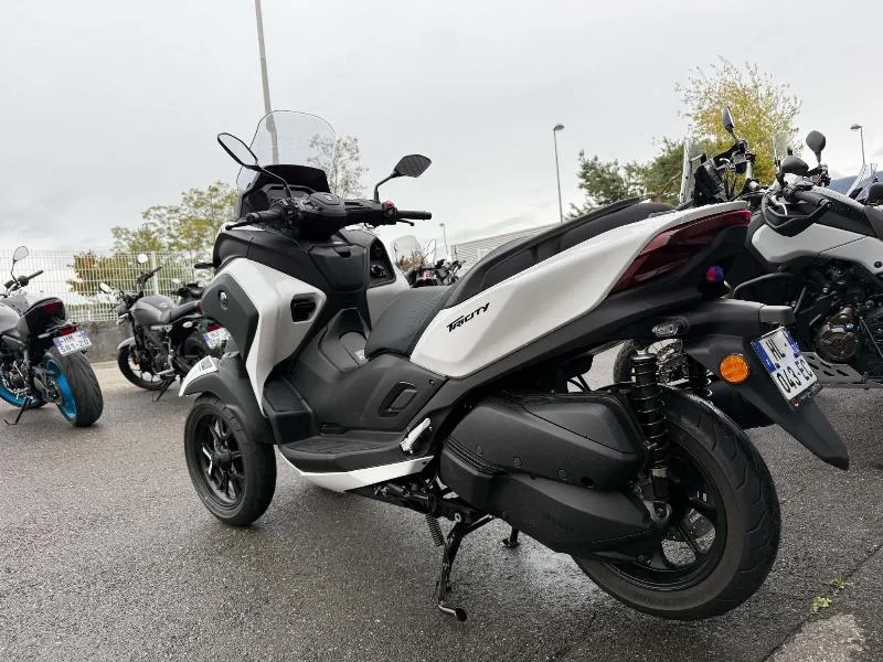 TRICITY 300
