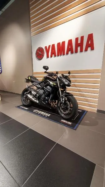 STREET TRIPLE 765 RS