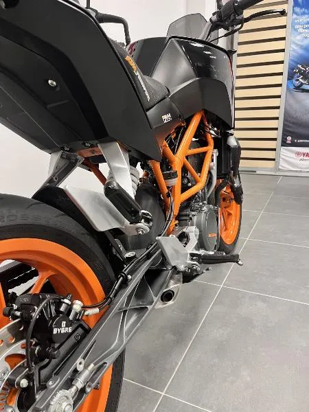 390 DUKE ABS