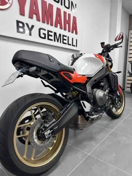 XSR 900