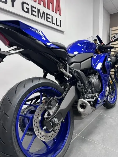 YZFR7
