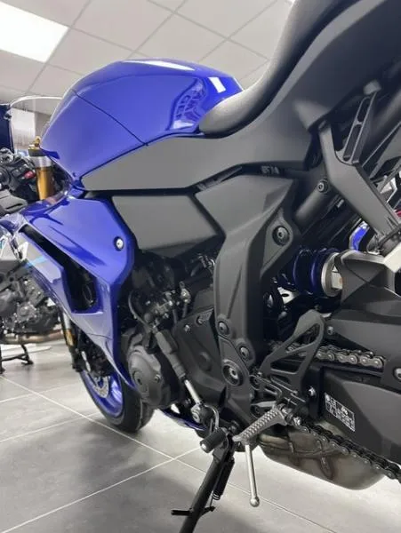 YZFR7
