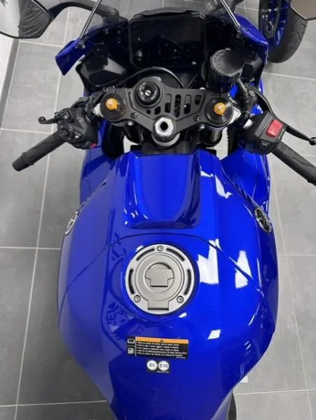 YZFR7