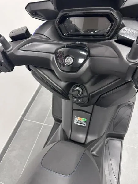 XMAX 125