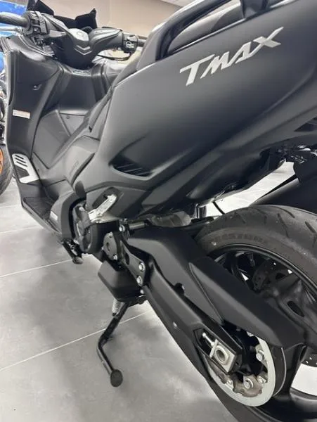 XP TMAX 560