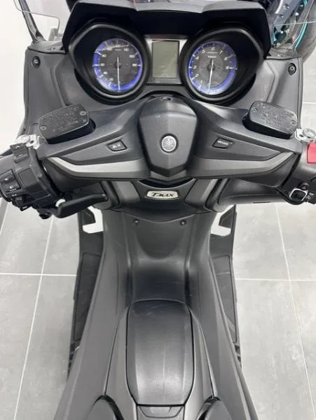 XP TMAX 560