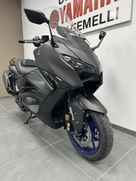 XP TMAX 560