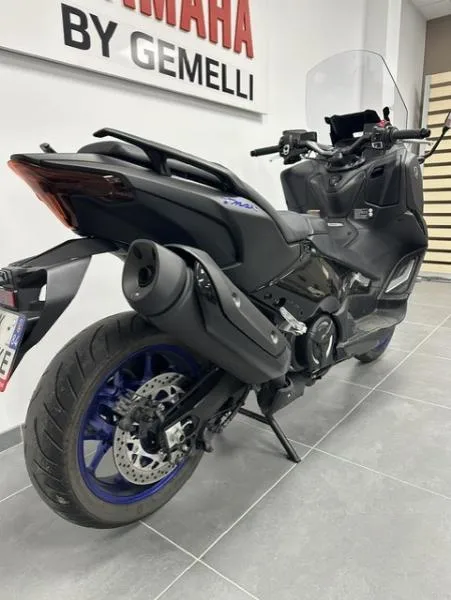 XP TMAX 560