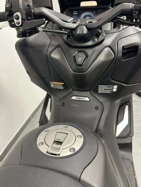 XP TMAX 560