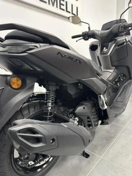 NMAX 125 TECH MAX