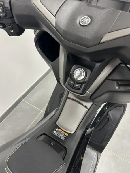 NMAX 125 TECH MAX