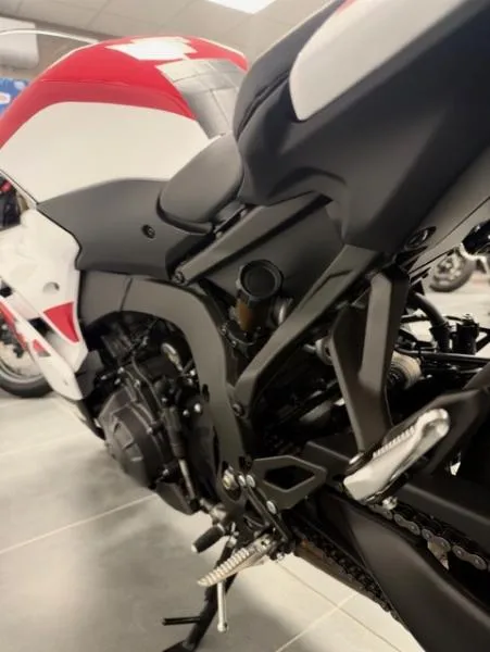 YZFR9