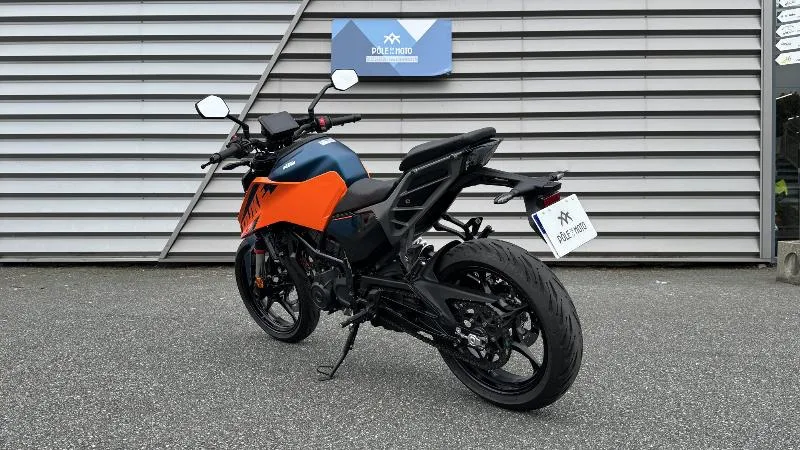 125 DUKE ABS